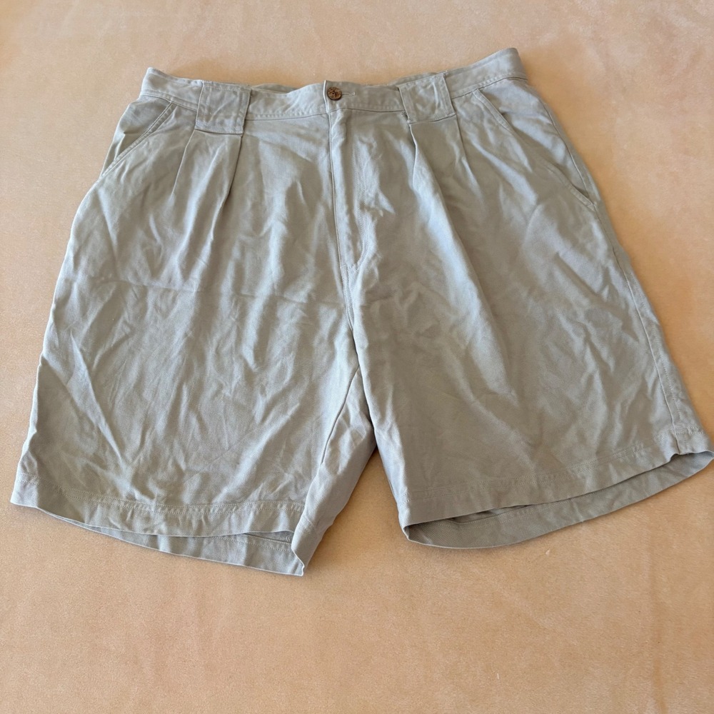 Tommy Bahama Relax Shorts Mens 34 Cream Tan 100% Silk Pleated Vintage 
Preppy